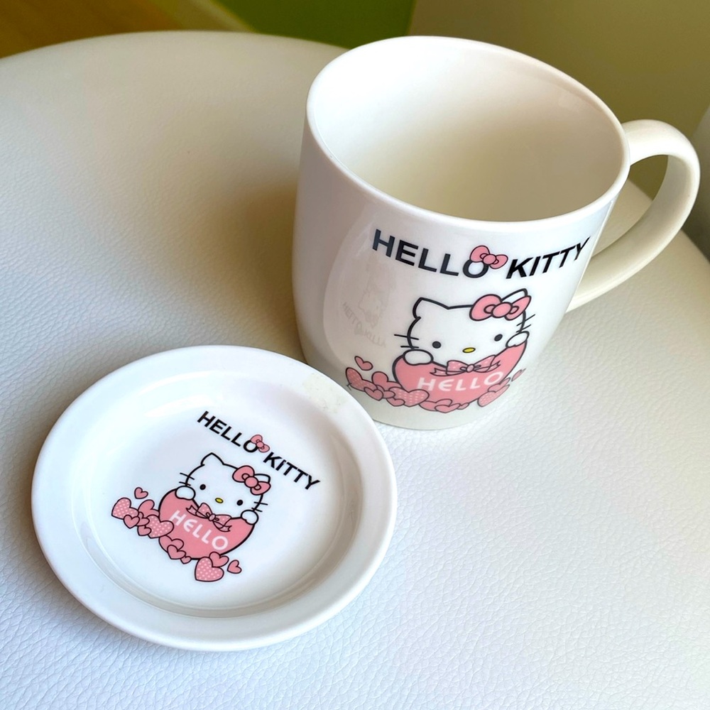 Hello kitty ceramic mug with lid